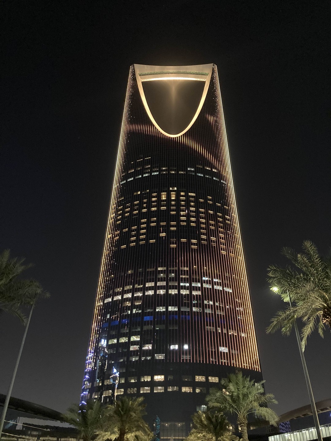 Мурад встретил нас в гостинице и провел отличную экскурсию по городу, несмотря на пробки - мы