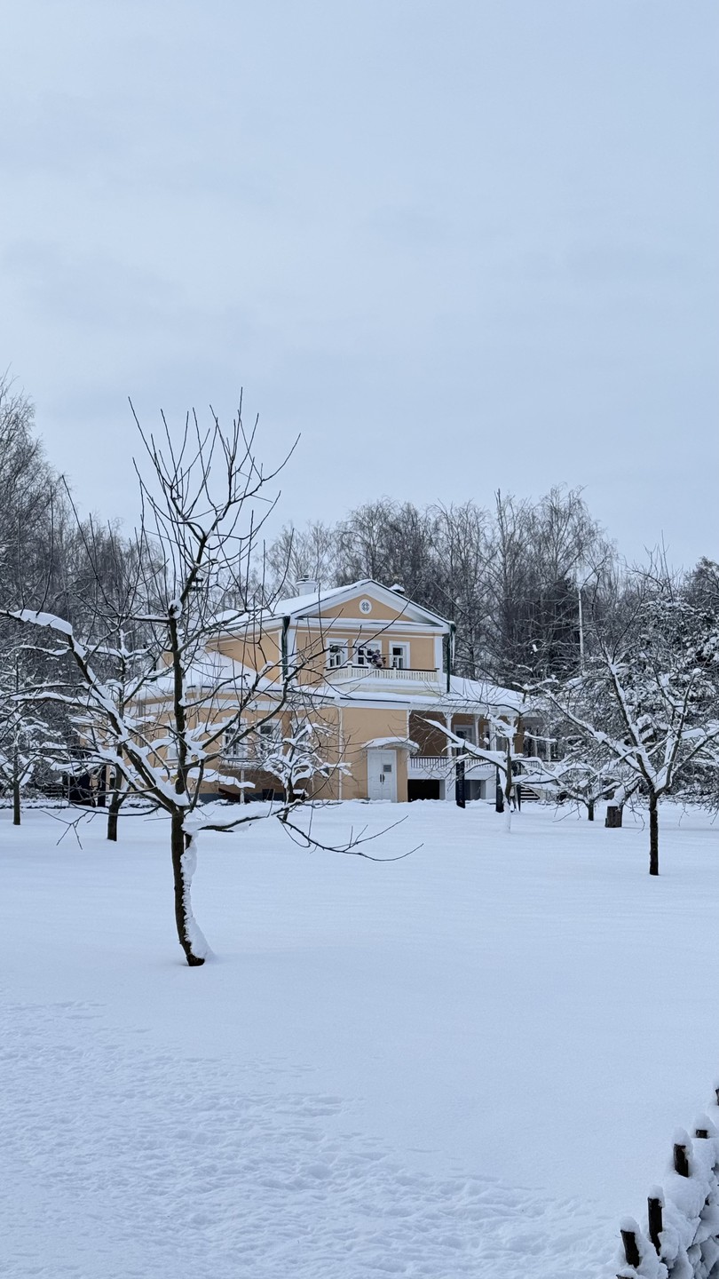 Интересная поездка в музей Есенина и в монастырь, красивые виды природы, особенно зимой, впечатлили!
