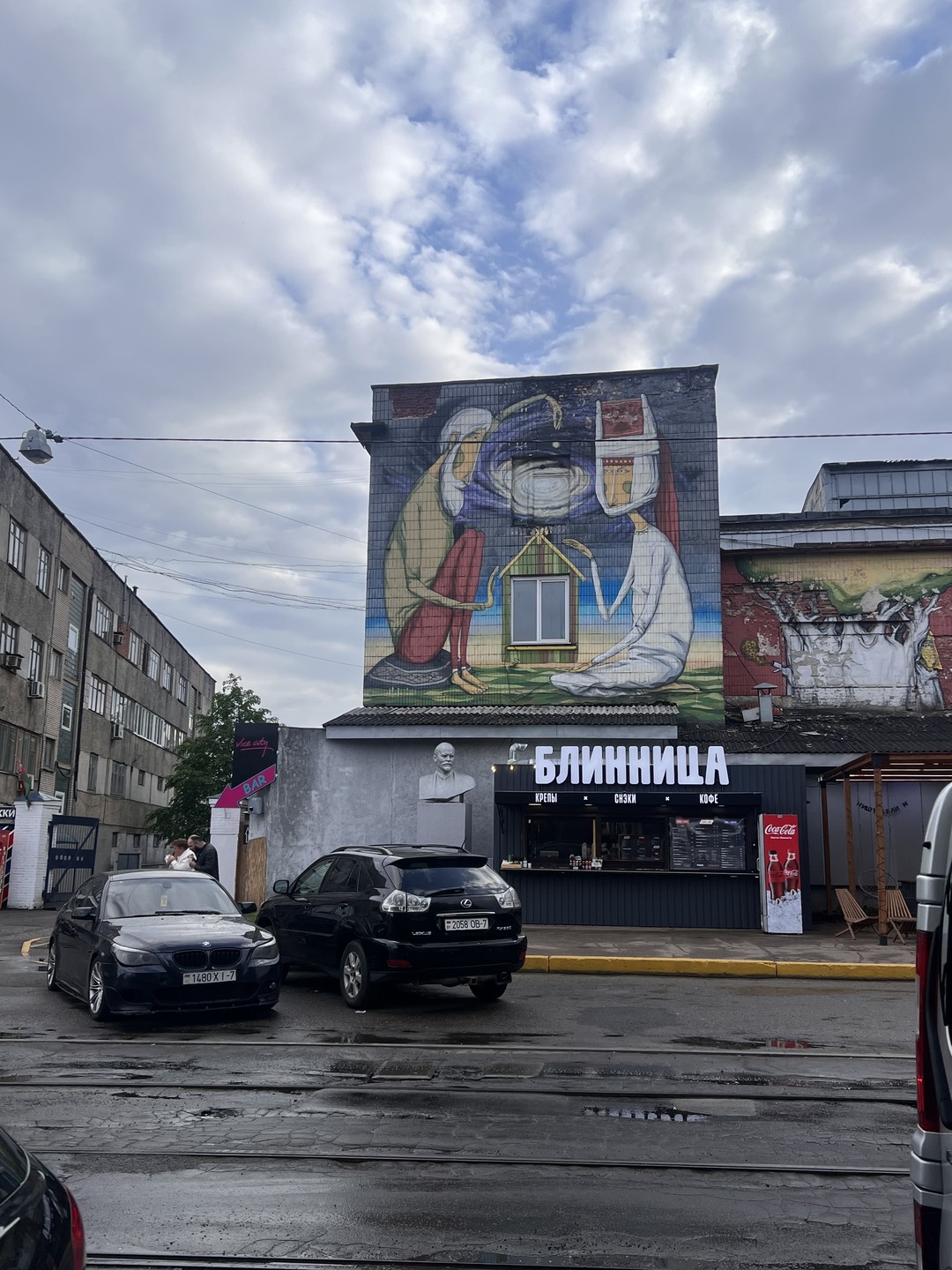 Спасибо большое Вячеславу за увлекательное путешествие по городу Минску: интересные рассказы об истории города, архитектурных стилях
