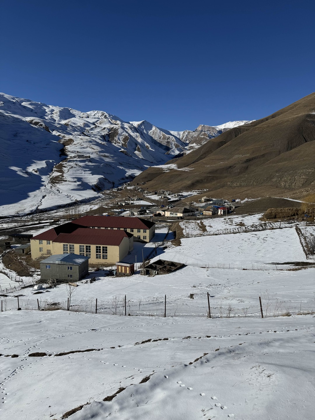 Розовое озеро, Бешбармаг, горы Хызы и село в облаках Хыналыг: групповая экскурсия (Ольга)