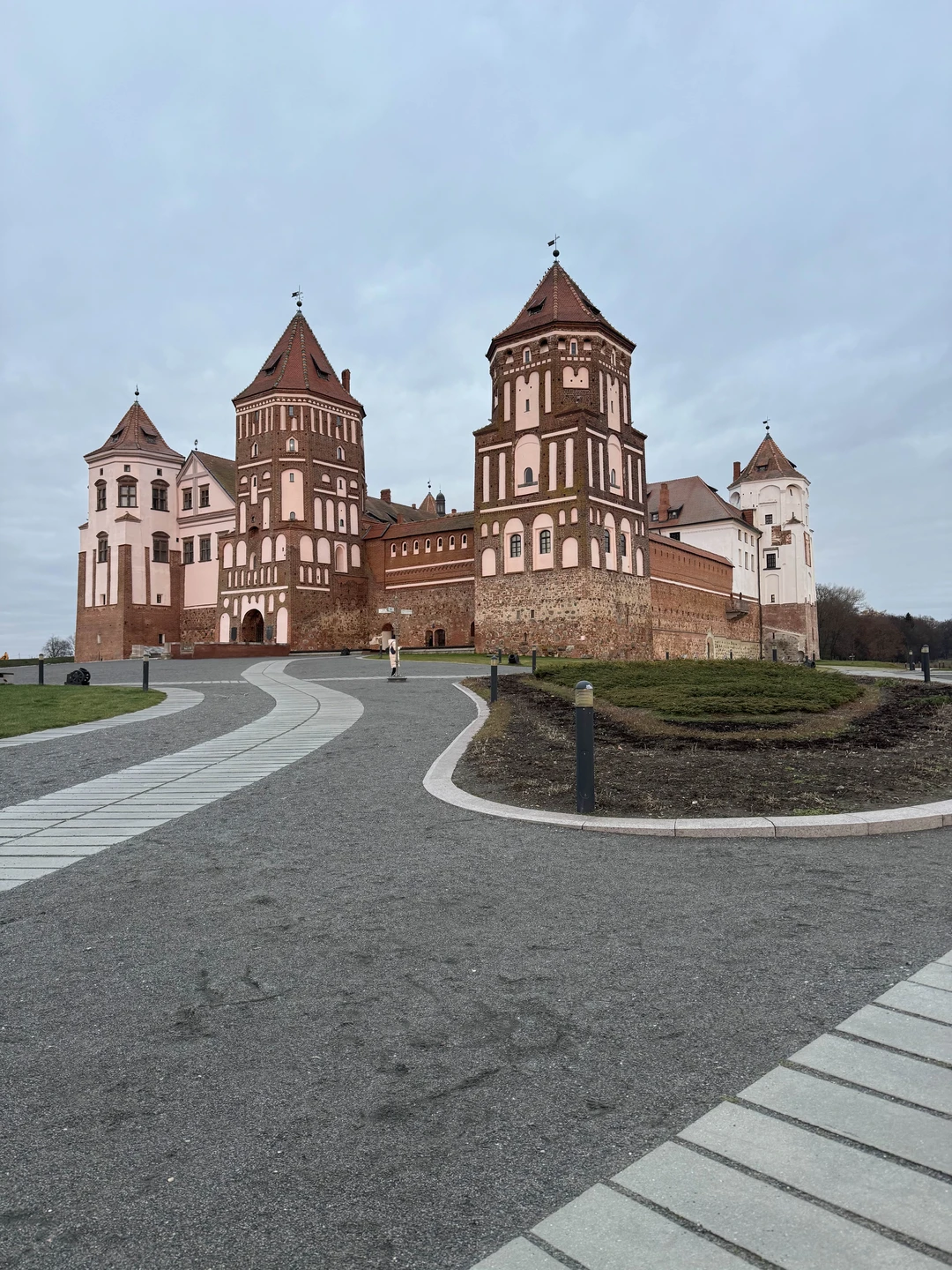 Отличная экскурсия. Все понятно. Доступно. Удобный большой автобус. Обед за 25 руб выше всяких похвал. Однозначно