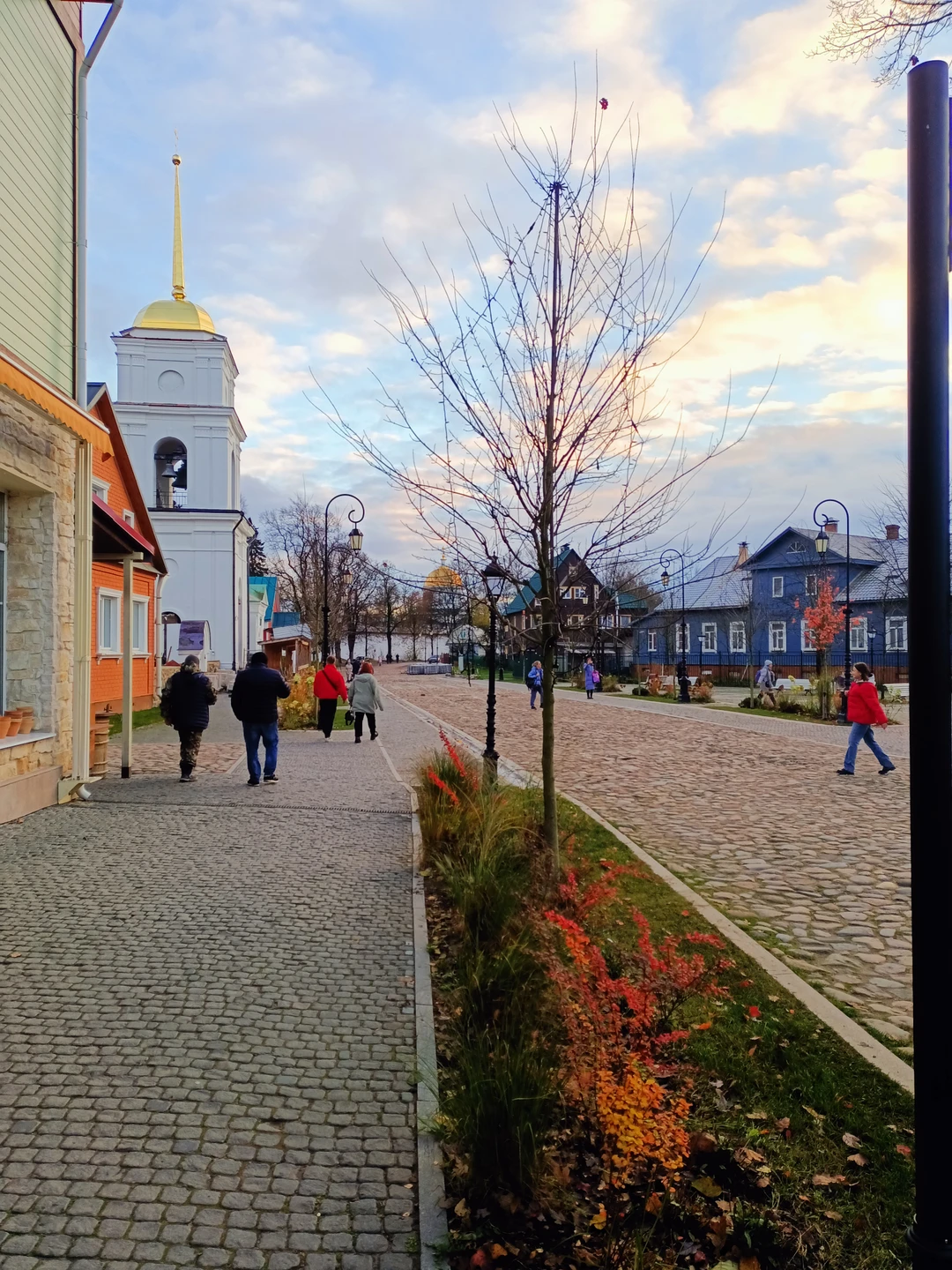 Автобусная экскурсия из Пскова в Изборск и Печоры (Мария)