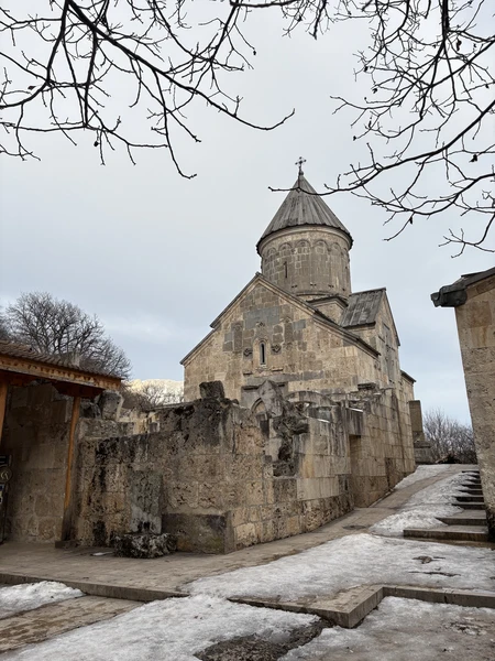 Мы провели невероятно крутой день с Тиграном. Я второй раз в Армении, влюбилась в нее еще
