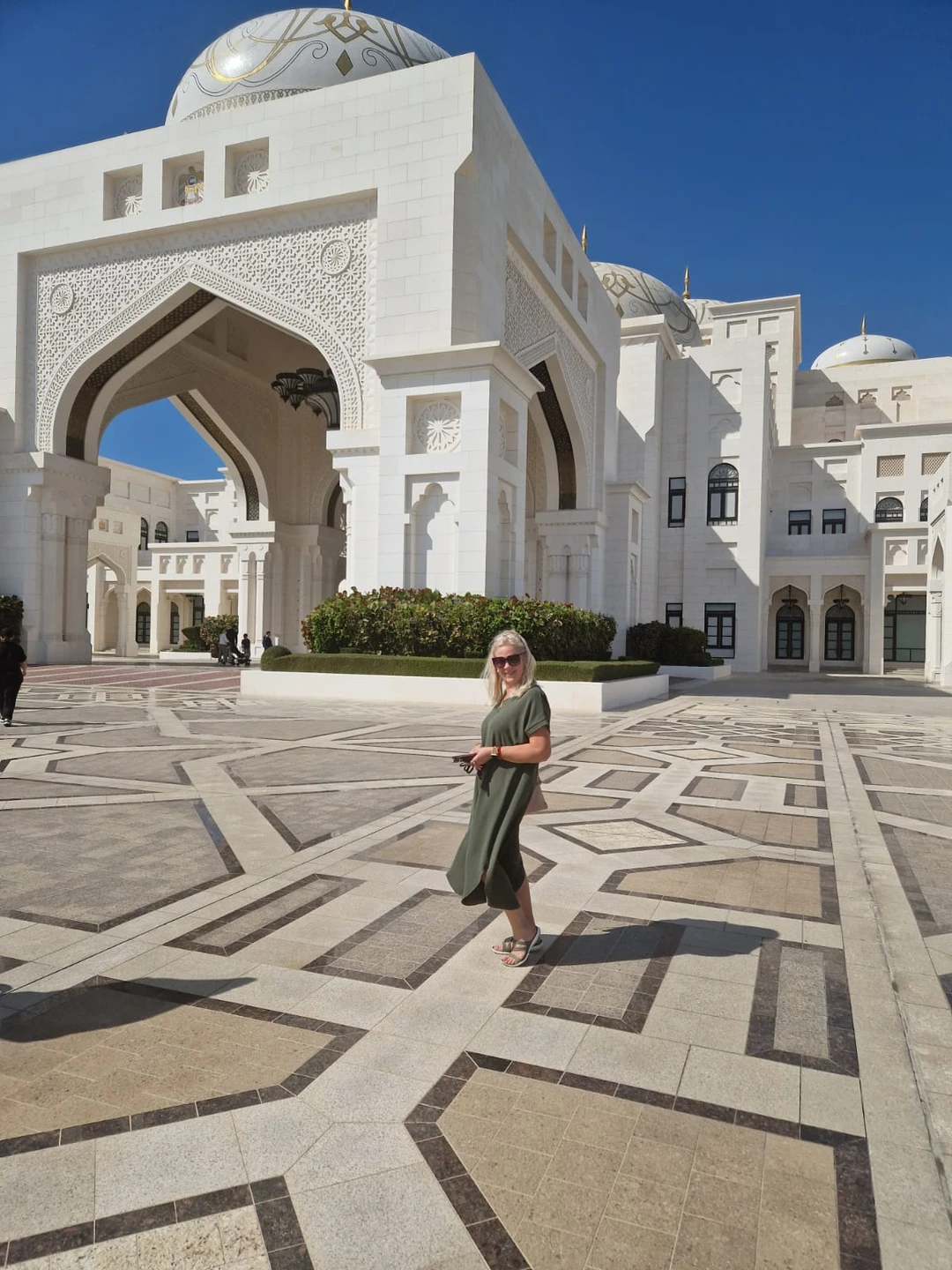 Провели прекрасный день в Абу даби. Много интересной информации узнали от гидов. Посмотрели достопримечательности. Удобный транспорт