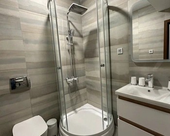 Остовы кораблей, каменный и песчаный пляжи, прогулка к водопаду