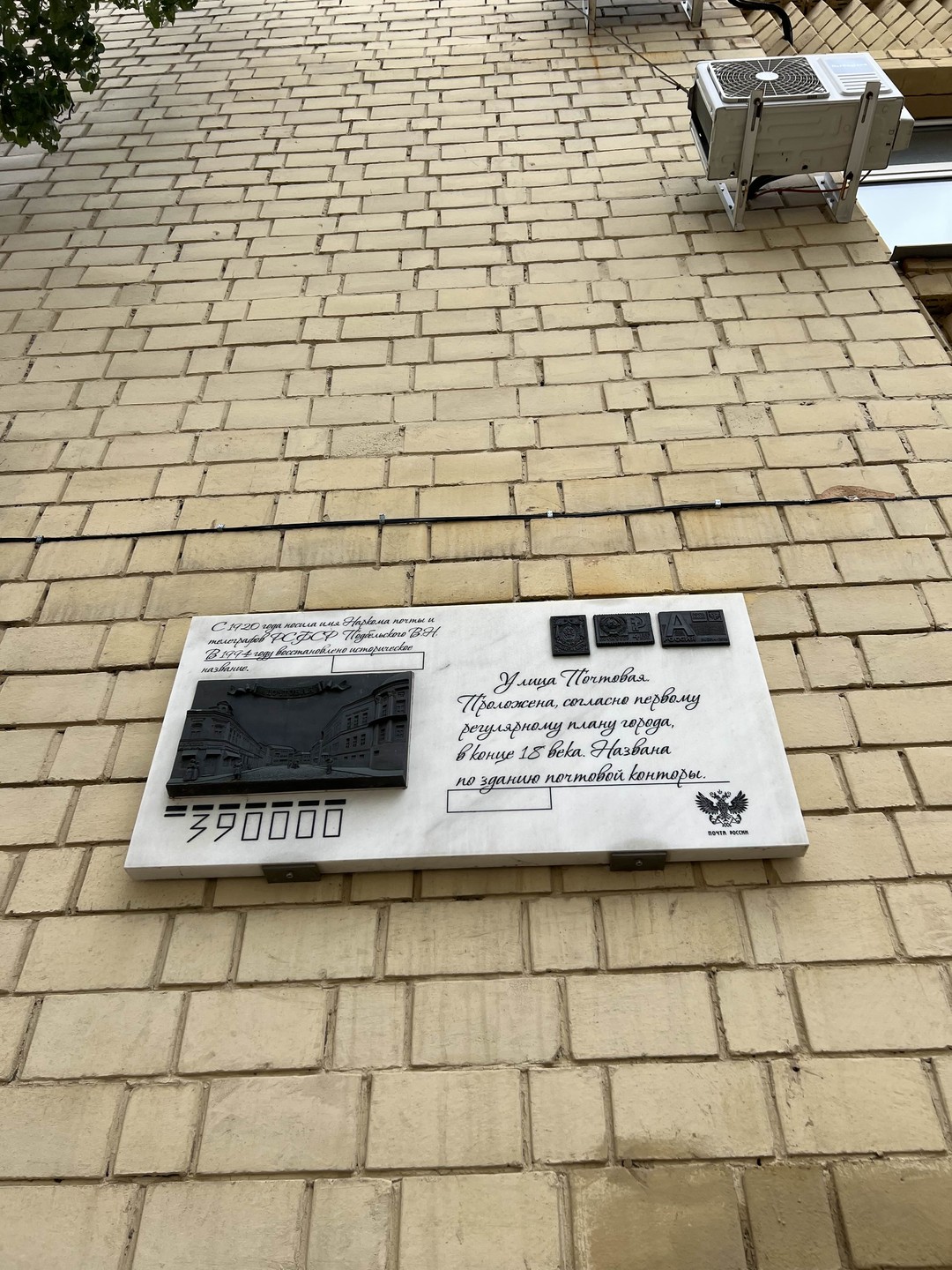 Петр пунктуален, о встрече напоминает накануне. Хочу отметить грамотную речь экскурсовода, что для меня немаловажно. Излагает