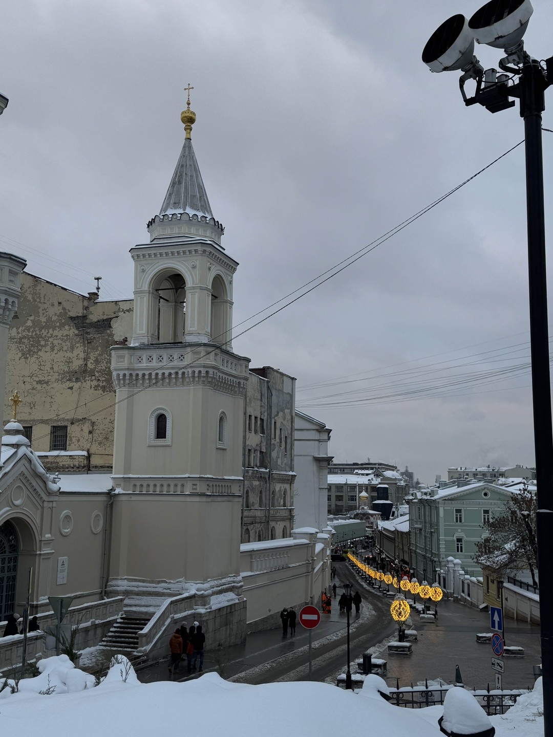 Экскурсия понравилась. Было холодно, но мы справились. Гид приятная девушка. Рекомендую