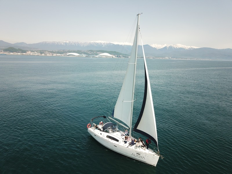 Виды Индивидуальная VIP-прогулка на яхте в Адлере