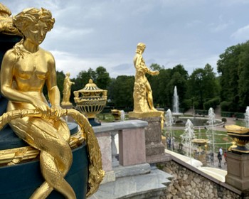 Осенний праздник фонтанов в Нижнем парке Петергофа