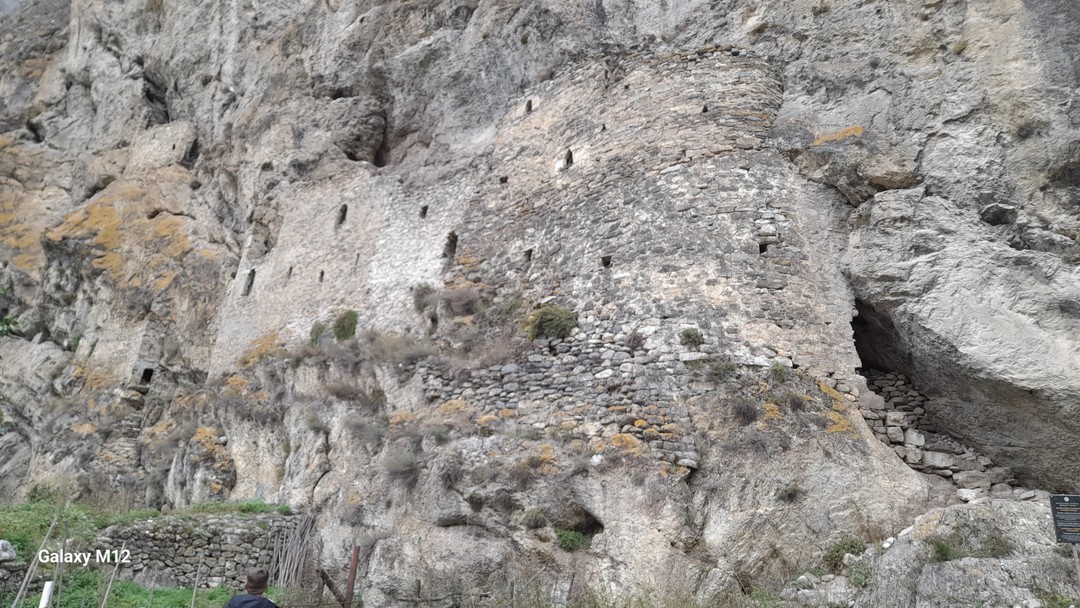 Было здорово! К сожалению погода была пасмурной и горы не было видно. Но все локации по программе увидели и вкусно пообедали