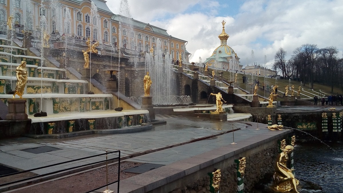 Фото Петергоф — резиденция Петра Великого
