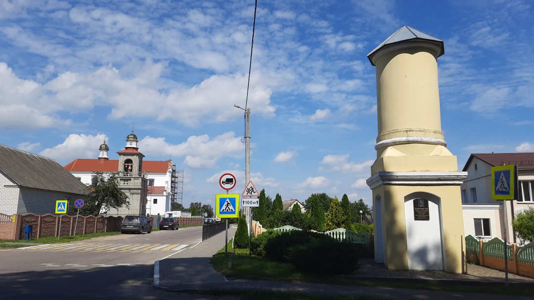 Сегодня мы впервые приехали в Брест, сразу отправились на экскурсию. Владимир интересный собеседник, увлеченный историей и