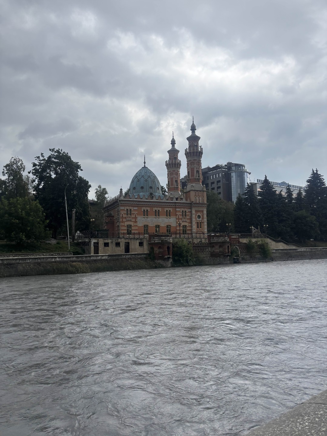 Очень интересная экскурсия, окунулись в уютную атмосферу города. Спасибо гиду Тимуру!