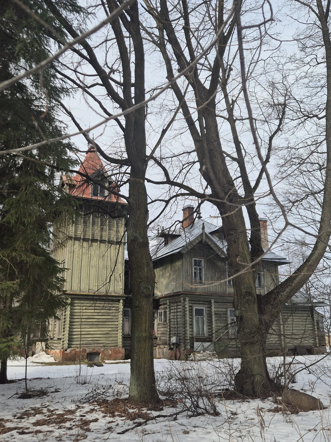 Экскурсия понравилась. Посетили много интересных мест. У Вячеслава прямо-таки энциклопедические знания. Он не только рассказывал об