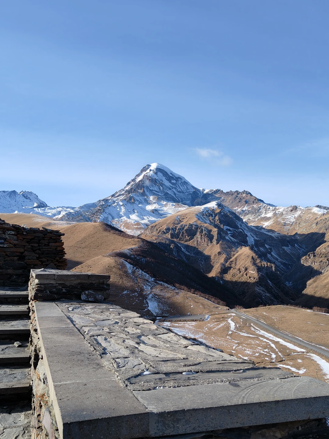 Побывали в Грузии впервые! Были впечатлены красотой страны, гостеприимством и радушием,с которым нас встретили! Все продумано