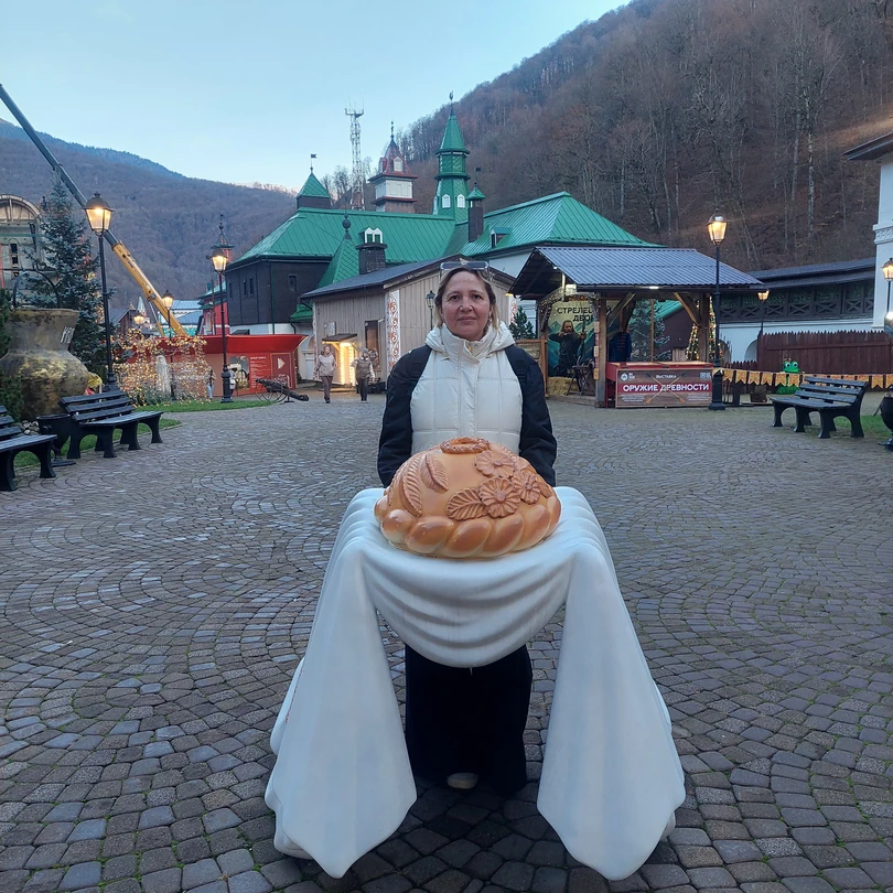 Классная экскурсия, но было бы лучше убрать из программы олимпийский парк, дегустацию и обед. Больше времени