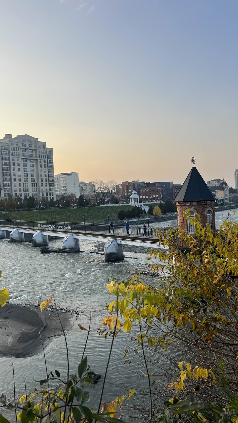 Спасибо Юрию за трансфер и отличную экскурсию по городу. Очень удобно прилетев сразу с аэропорта ознакомиться с городом