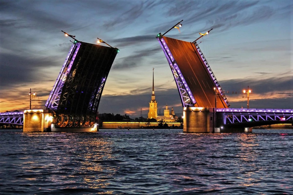 Водная экскурсия с аудиогидом на развод мостов