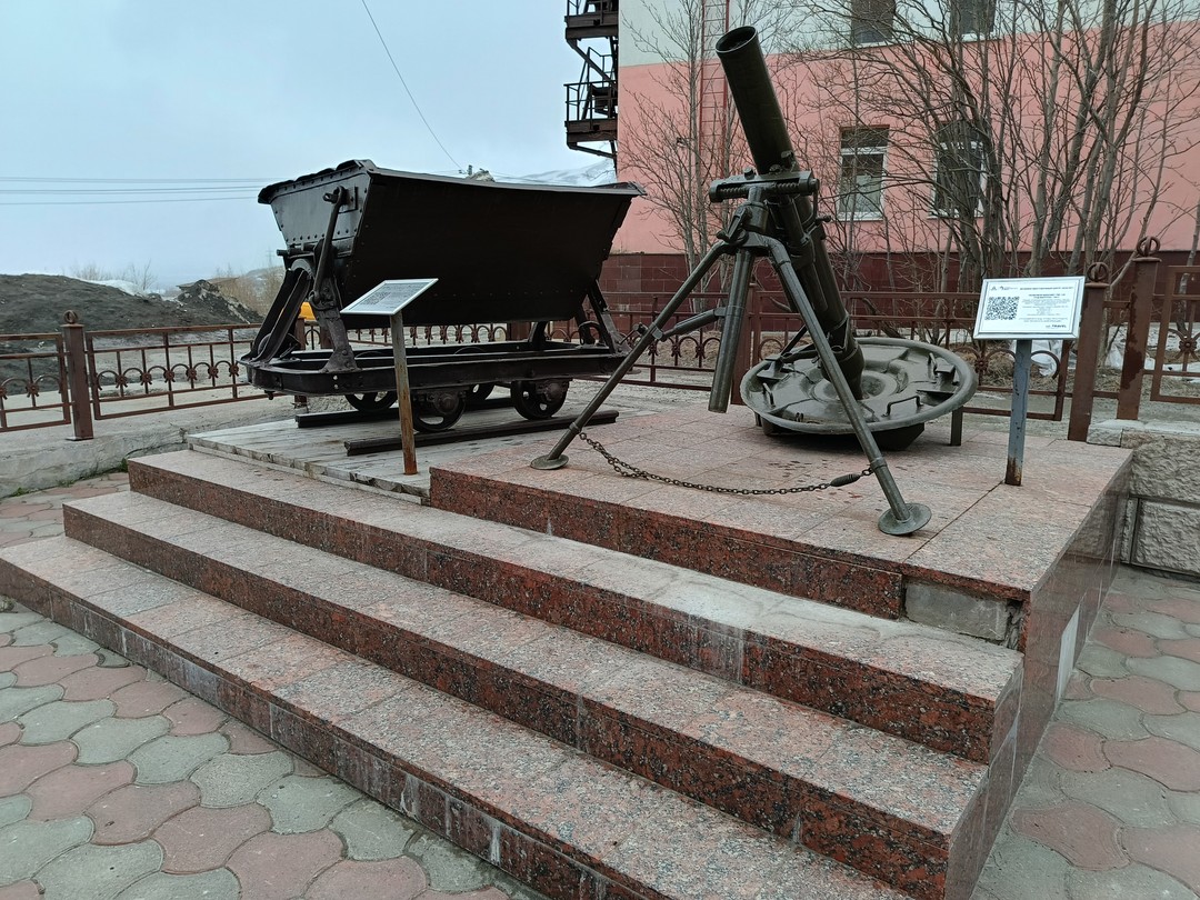 Были на экскурсии 21 мая. Глеб - очень хороший рассказчик, слушать его было интересно. Посетили все
