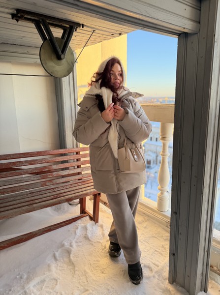 Мы были на экскурсии с дочкой 8 лет. Формат экскурсии с наушниками очень комфортный и интересный