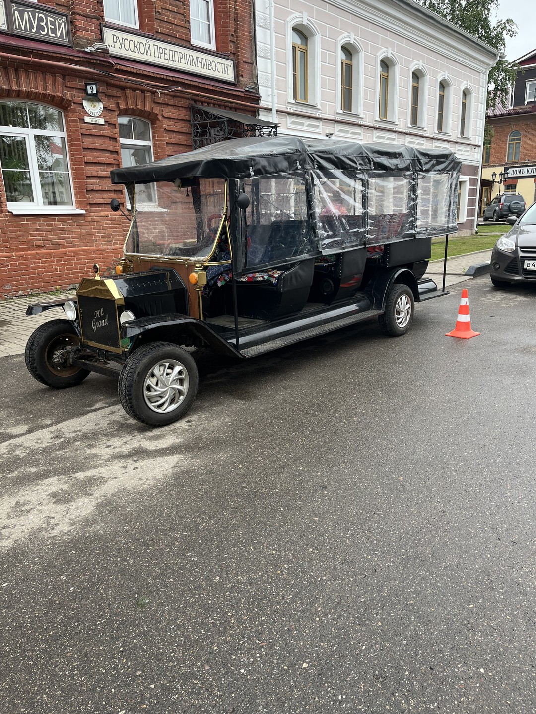 Путешествовали с гидом Натальей. Просто классный экскурсовод! Очень много рассказала про саму деревню, про жителей, про