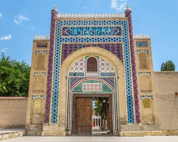 Дворец Ситораи Мохи Хоса, Чор-Бакр и катание на верблюдах у озера Айдаркуль