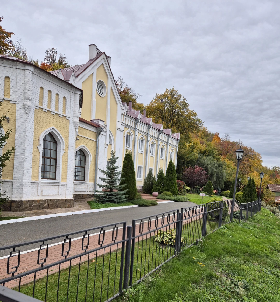 Экскурсия очень понравилась! Замечательно организованная программа позволила погрузиться в историю и атмосферу мест. Сергей оказался настоящим