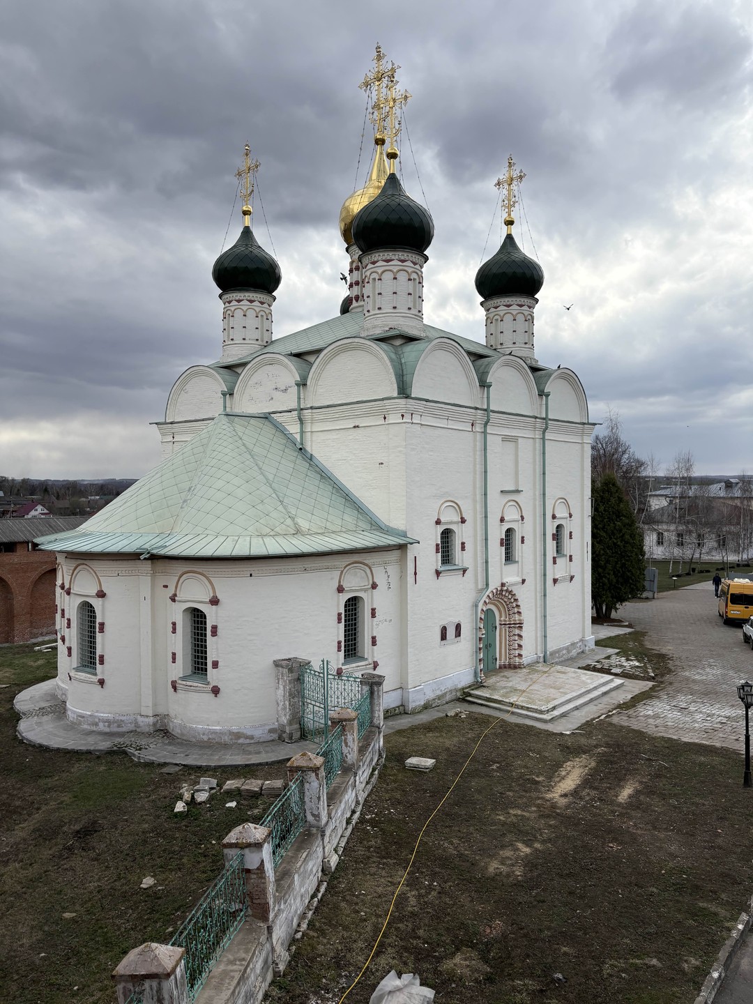 Мария замечательный экскурсовод, рассказывает очень душевно и увлекательно!!! Экскурсия пролетела на одном дыхании, остались очень довольны!