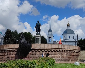 Старый город, центр и набережная, Путевой дворец