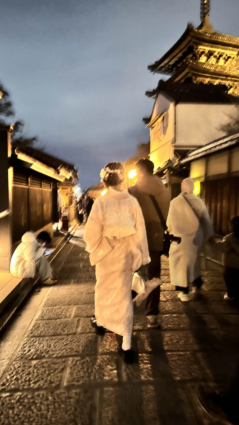 Отличный гид, со своим транспортом и видением Японии 🙂 Мы посещали Киото, Нару и Осаку, составляли