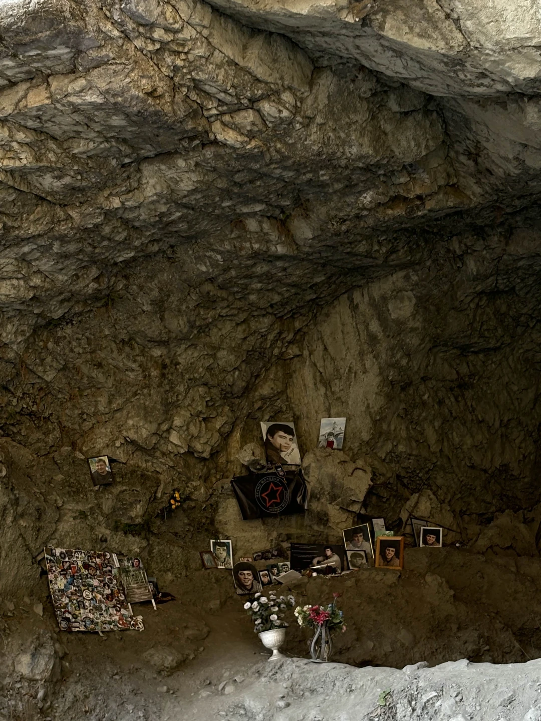 Хорошая экскурсия, чтобы посмотреть Осетию. Ездили в ноябре 25 года. Было тепло, но теплые вещи нужны