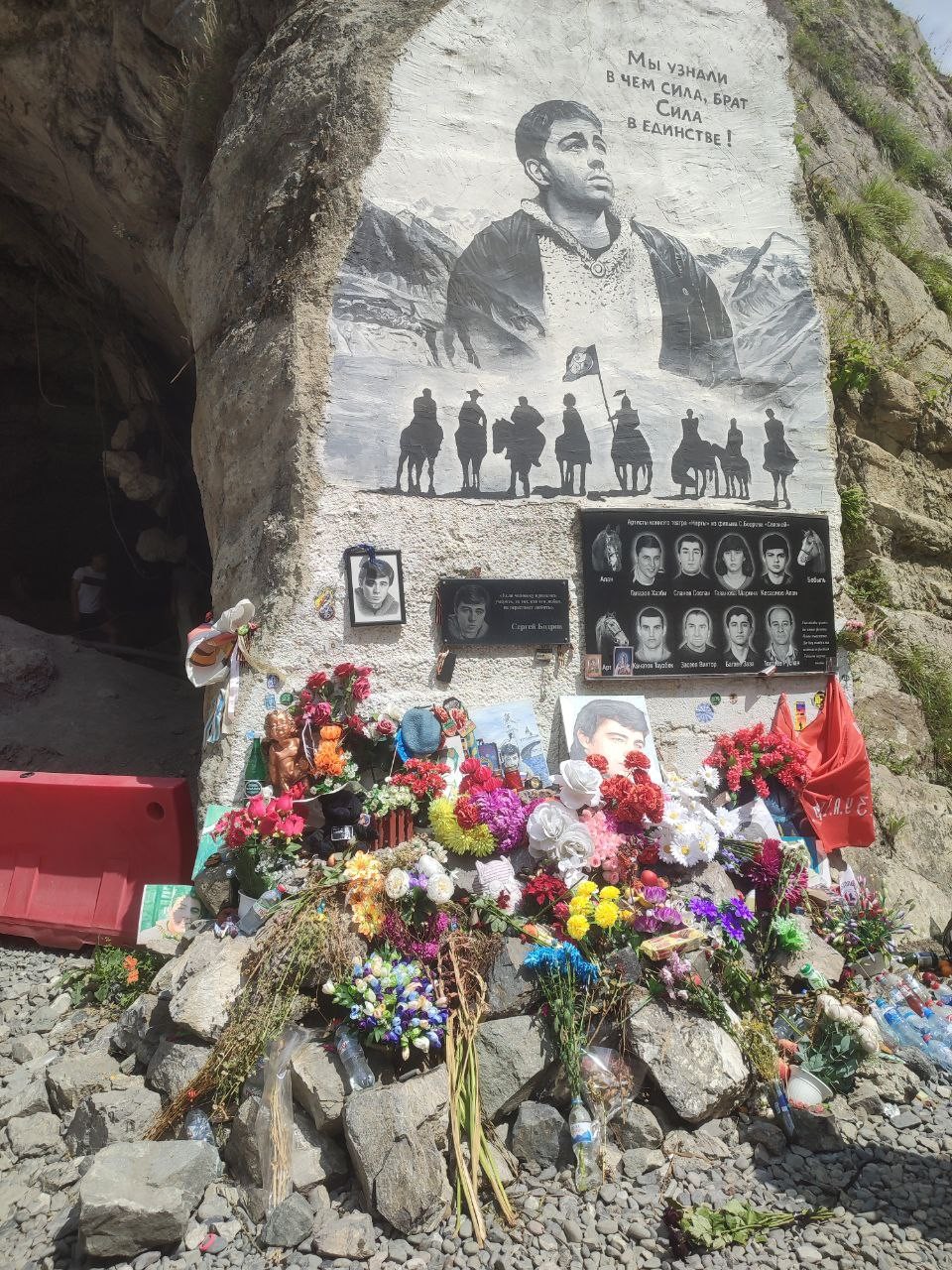 Ездили в Северную Осетию, остались шикарные впечатления, посмотрели красивейшие места.