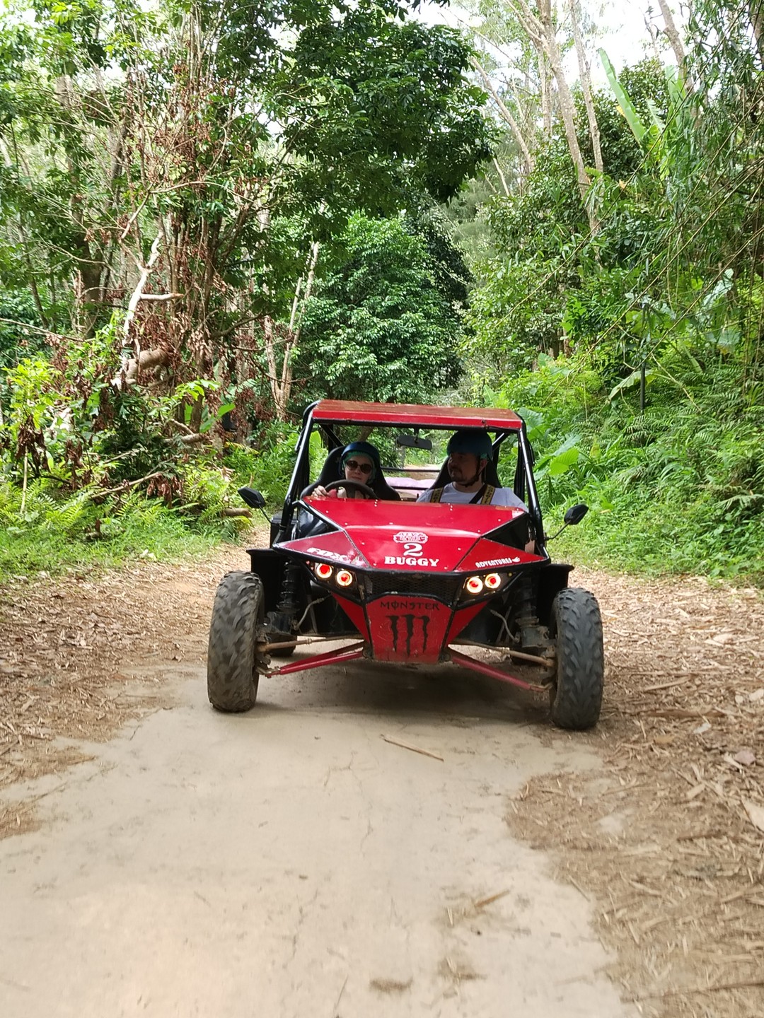 Хотим выразить огромную благодарность гиду Ивану за прекрасную экскурсию по Пхукету! С момента бронирования Иван был