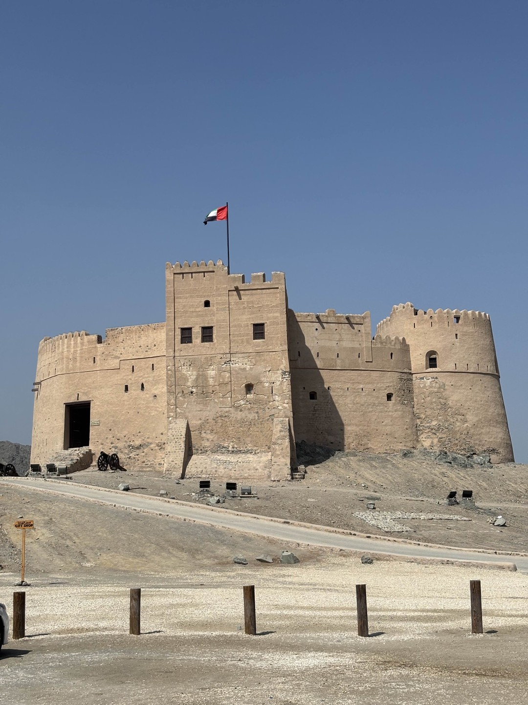 День с нами провела гид Анна. Прекраснейший гид и человек. Мы посмотрели весь эмират. Программа точно