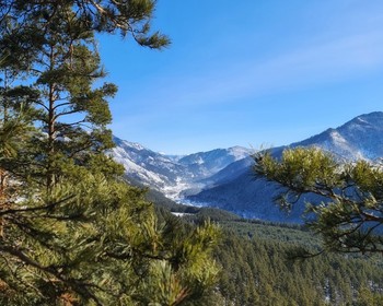 Киндерлинская пещера, Зубы дракона и старинный маяк