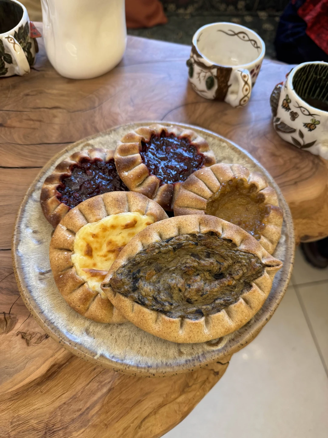 Анжелика прекрасная, гибкая, готова подтстроиться под маршрут, график. Мы приехали на поезде утром, нам нужно было