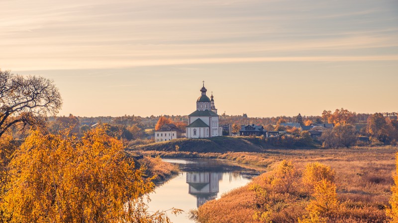 Из Петербурга по Золотому кольцу, древним городам и обителям
