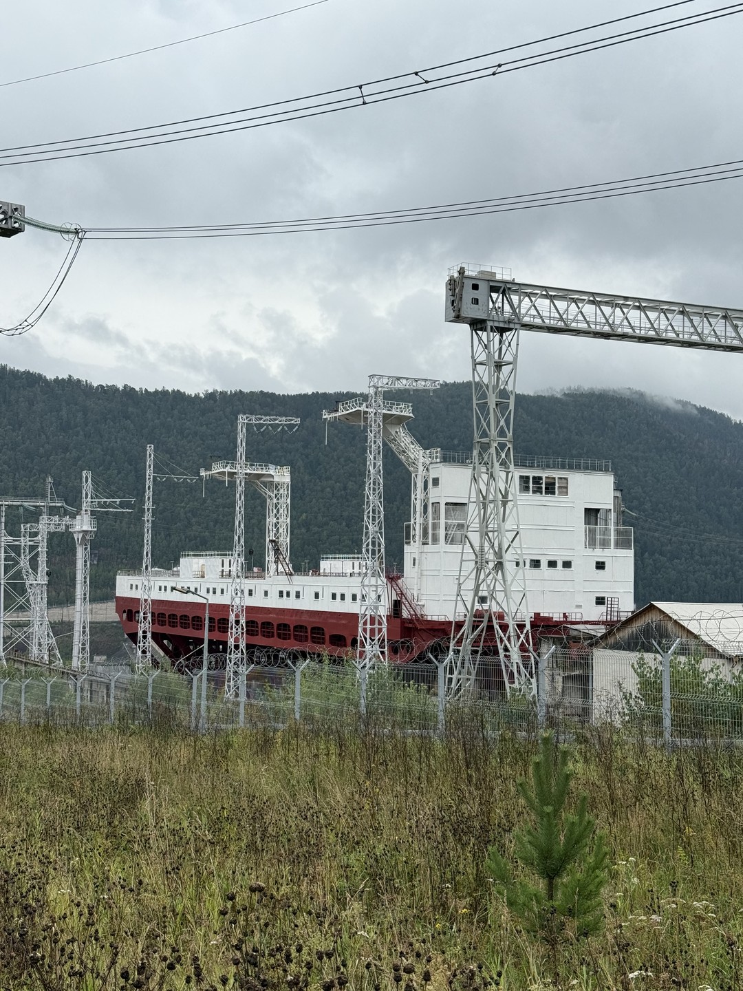 Красноярская ГЭС, Столбы и панорама города (Мария)