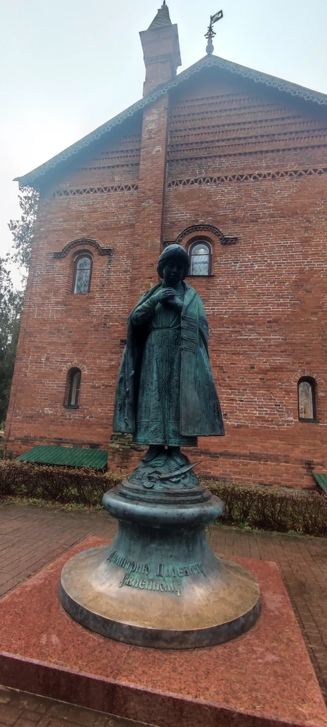 Марина прекрасный компетентный рассказчик, который непременно влюбит вас в Углич! Сковь века и эпохи рассказ затронет