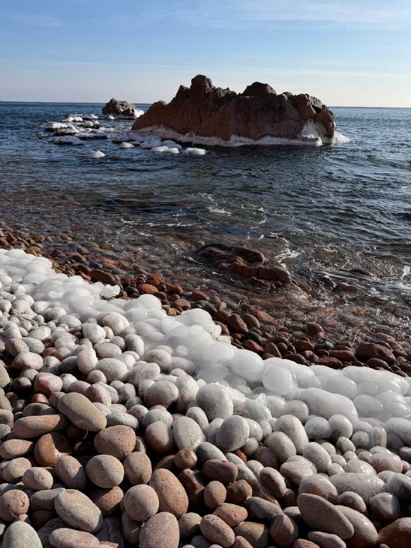 Провели прекрасный день на экскурсии. Несмотря на прохладную и ветреную погоду, Полине удалось сделать поездку насыщенной