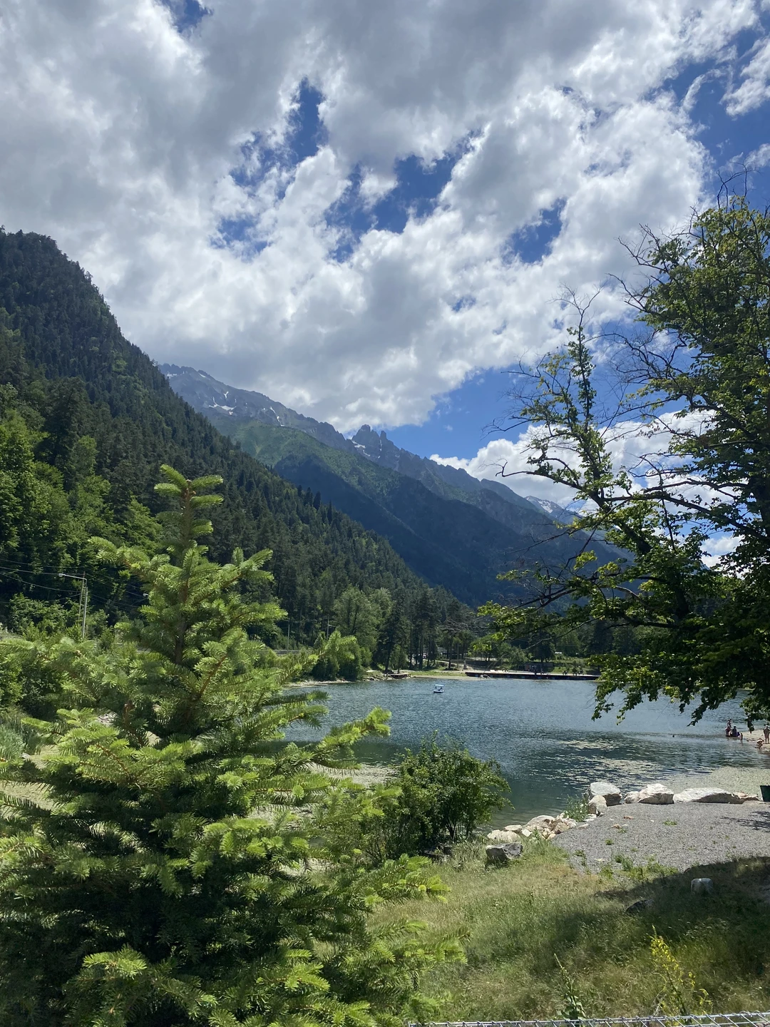 Отличное путешествие на Домбай! Очень интересная экскурсия от нашего гида - Алексея. Всё очень интересно рассказывал,