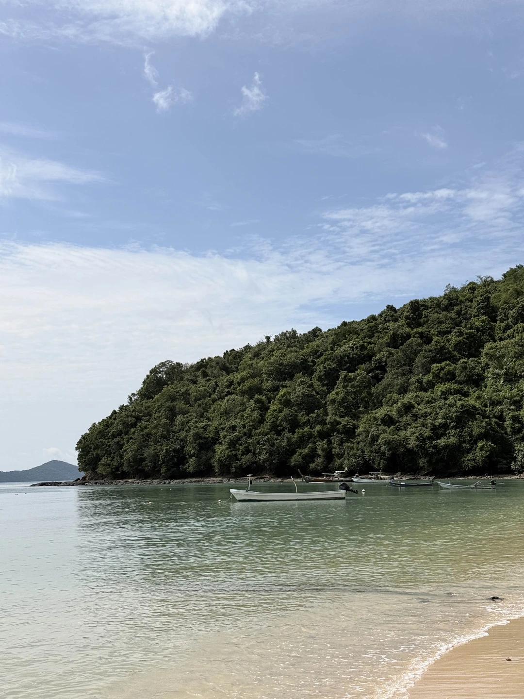 Экскурсия очень интересная, проехали по всем местам по программе и не только! Приятно быть там, где нет толп туристов и наслаждаться красивыми видами