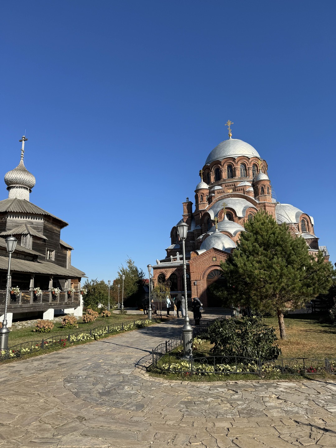 Грамотно построенная и интересная экскурсия. Приезжали группой 11 человек, всем понравилась экскурсия. Эльвина прекрасный экскурсовод, а