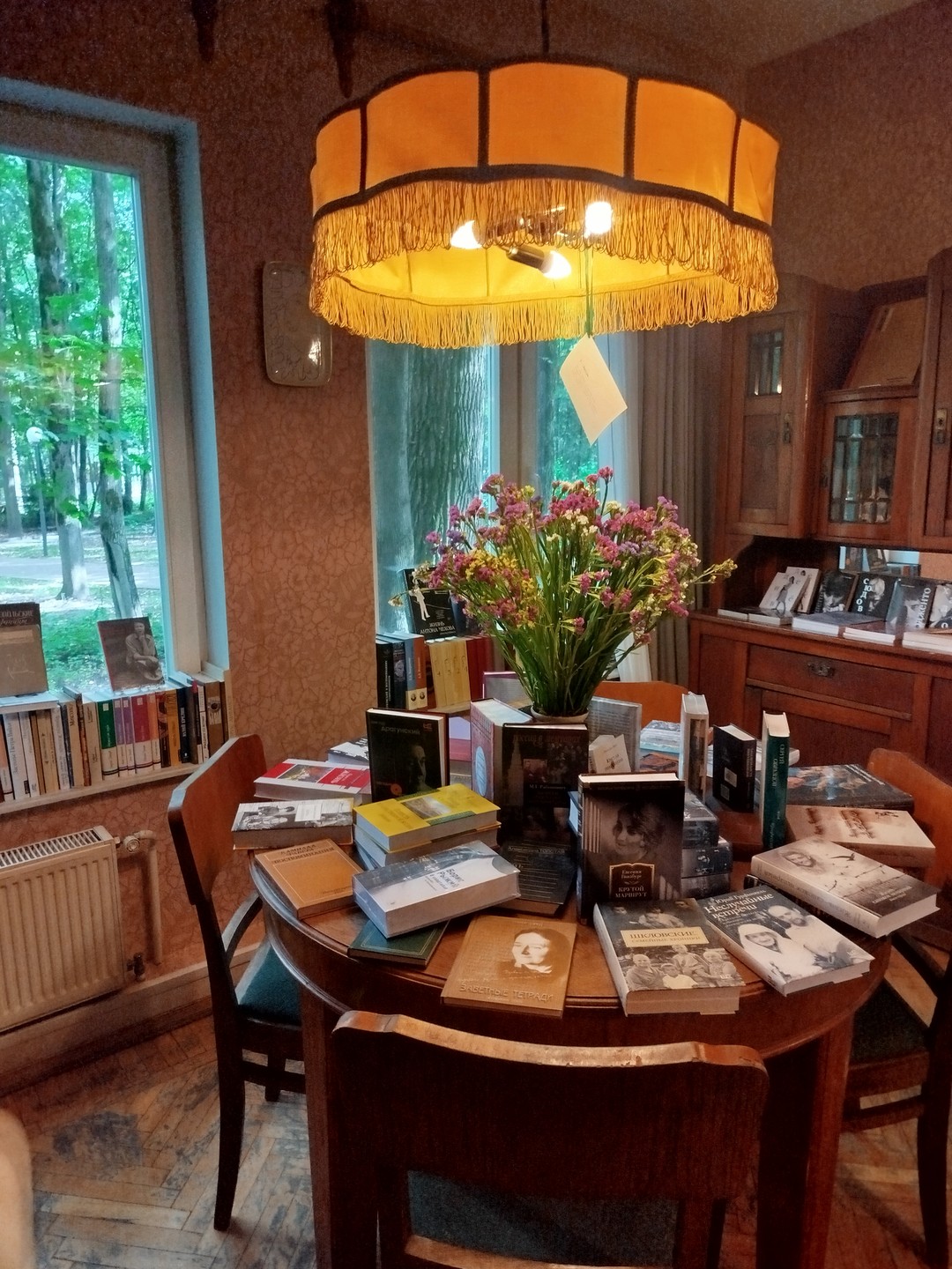 Замечательная прогулка по Переделкину, время пролетело незаметно, люблю такие экскурсии, когда видно, что гид любит своё