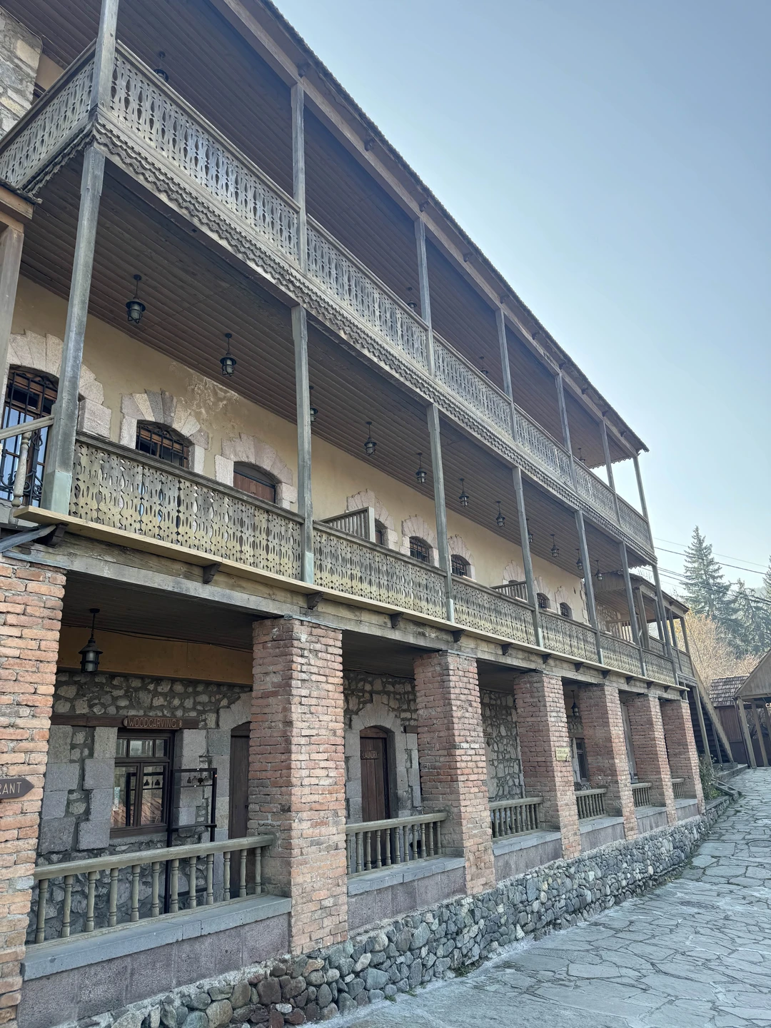 Прекрасно организованная экскурсия! Эдуард создал очень комфортные условия, очень информативно провел экскурсию во всех местах, организовал