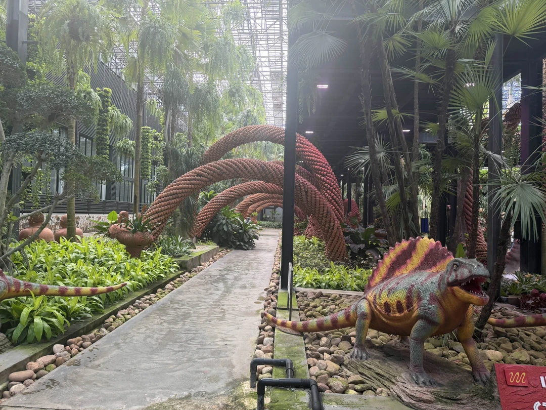 Гид Евгения прекрасно провела экскурсию, рассказала про растения, очень чутко подстраивалась под людей и ситуацию и