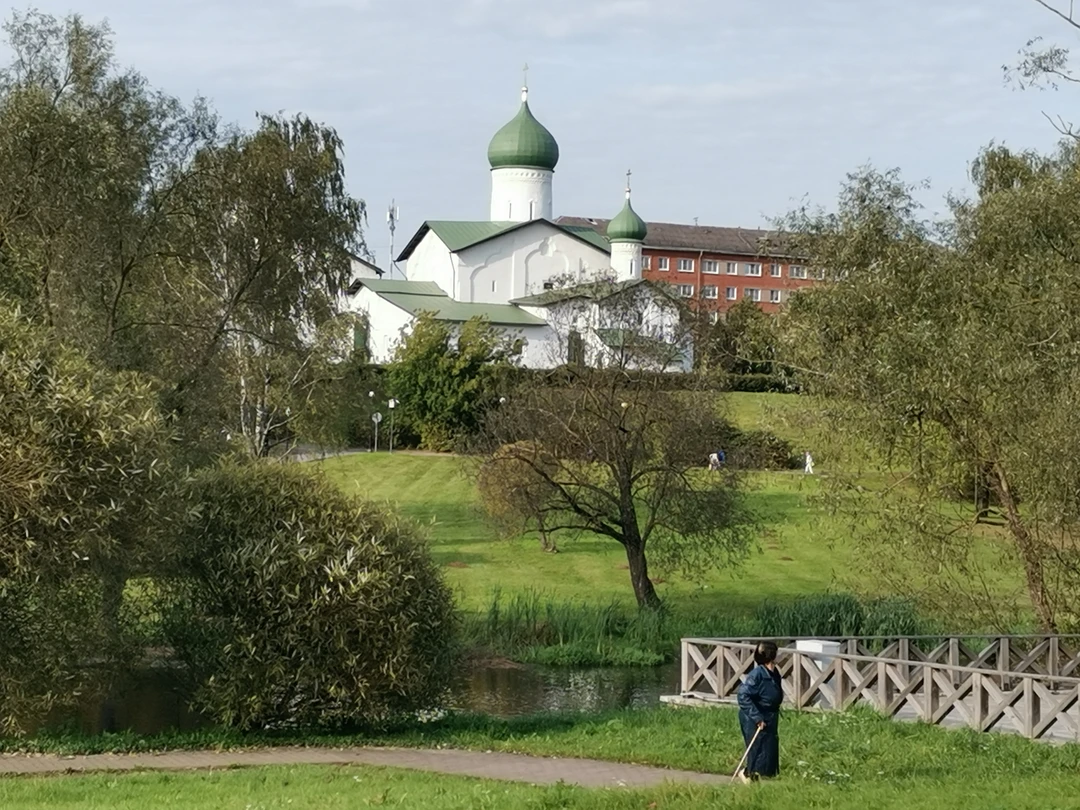 Экскурсия будет интересна всем, кто интересуется зодчеством и фресковой живописью древнего Пскова. Анна удивительный человек, любящий