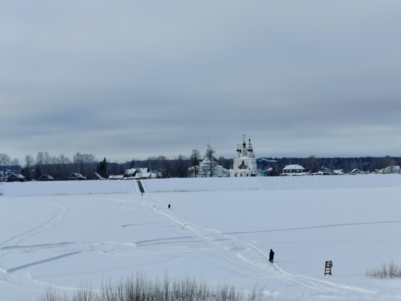 Мария провела экскурсию для двух семей, младшему ребёнку 7 лет. Всем участникам экскурсия понравилась. Мария работает
