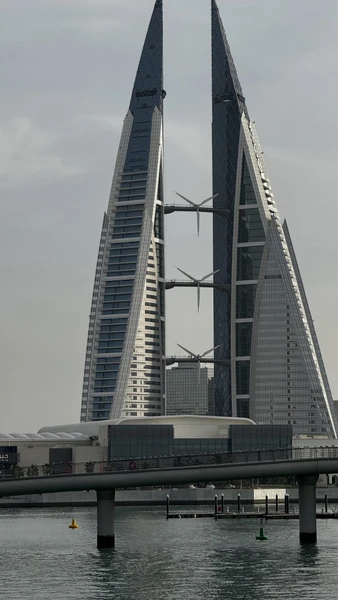 Хорошая насыщенная однодневная экскурсия по Бахрейну. У нас была гидом - Майя - очень приятная и