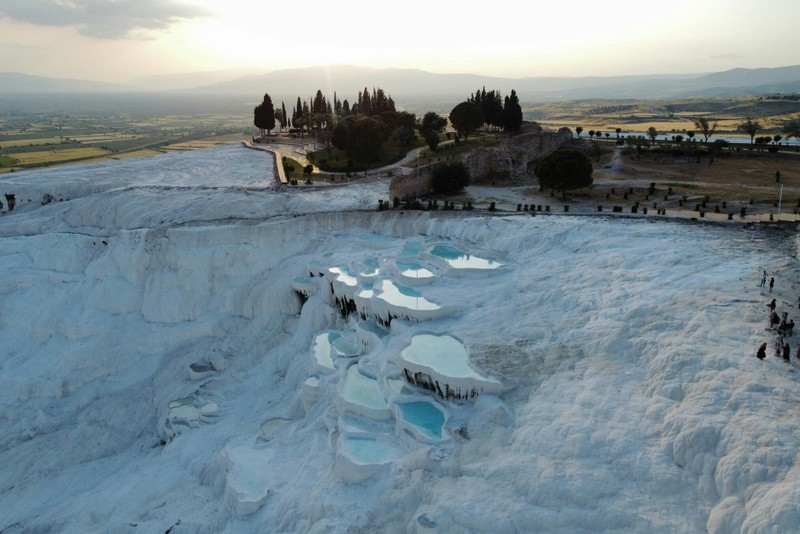 К белым травертинам и античному Иераполису - в Памуккале